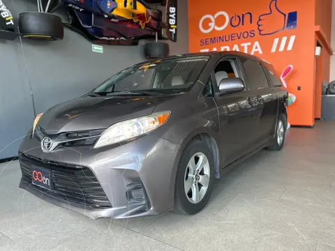 Toyota Sienna XLE Piel usado (2020) color Gris Oscuro precio $460,000