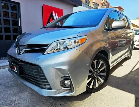 Toyota Sienna XLE 3.5L Piel usado (2019) color Plata precio $519,000