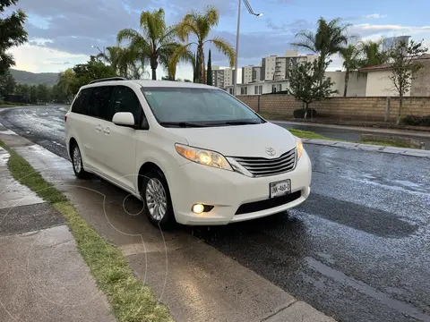 Toyota Sienna XLE usado (2017) color Blanco Perla precio $410,000