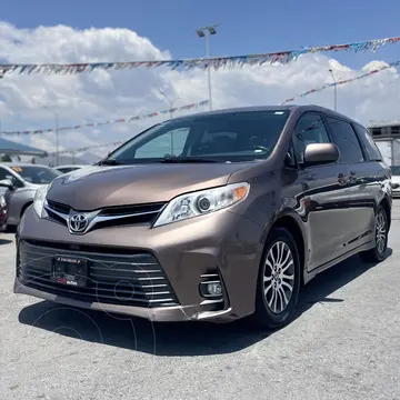 Toyota Sienna XLE 3.5L usado (2020) color Bronce precio $388,000