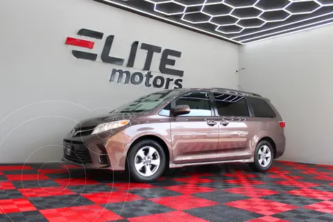 Toyota Sienna LE 3.5L usado (2018) color Bronce precio $359,900