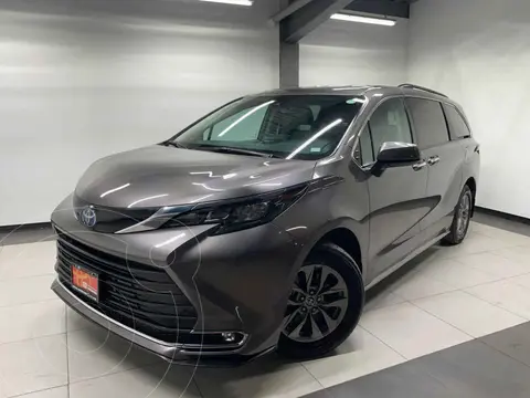 Toyota Sienna XLE Piel usado (2024) color Gris precio $835,000