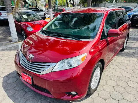 Toyota Sienna XLE 3.5L usado (2015) color Rojo precio $227,000