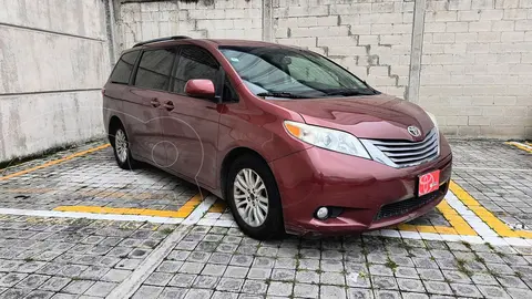 Toyota Sienna XLE 3.5L usado (2015) color Rojo precio $350,000