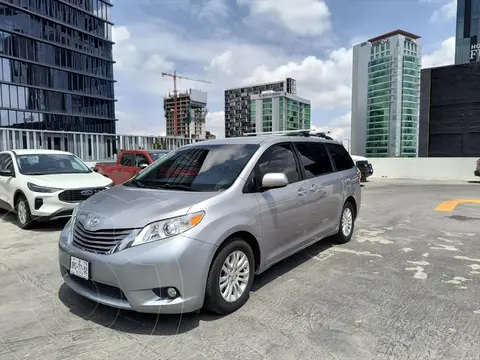 Toyota Sienna XLE 3.5L usado (2017) color Plata precio $495,000