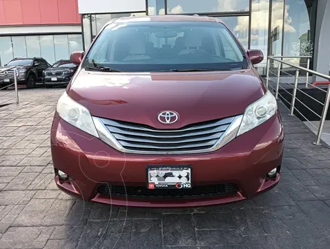Toyota Sienna XLE 3.5L Piel usado (2017) color Rojo precio $350,000
