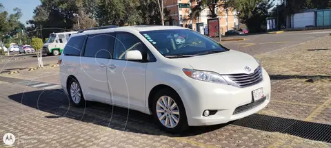 Toyota Sienna XLE 3.5L Piel usado (2015) color Blanco precio $255,000