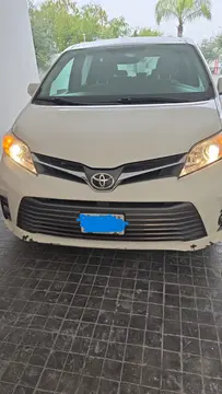 Toyota Sienna XLE 3.5L usado (2018) color Blanco Perla precio $315,000