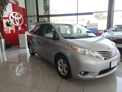 Toyota Sienna LE 3.5L usado (2015) color plateado precio $315,000