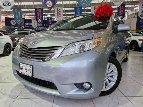 Toyota Sienna XLE 3.3L Piel usado (2013) color Plata precio $278,500