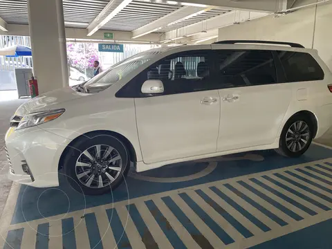 Toyota Sienna Limited 3.5L usado (2019) color Blanco precio $685,000
