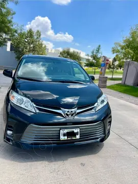 Toyota Sienna XLE 3.5L Piel usado (2020) color Negro precio $600,000