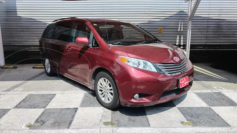 Toyota Sienna XLE 3.5L usado (2013) color Rojo precio $250,000