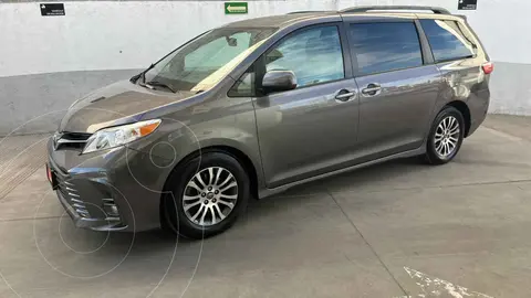 Toyota Sienna XLE 3.5L usado (2018) color Gris precio $439,000