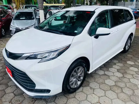 Toyota Sienna LE usado (2022) color Blanco financiado en mensualidades(enganche $209,356 mensualidades desde $18,596)