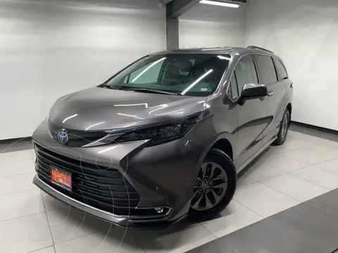 Toyota Sienna XLE Piel usado (2024) color Gris precio $835,000