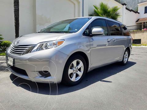 Toyota Sienna LE 3.5L usado (2017) color Plata precio $360,000