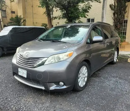 Toyota Sienna XLE 3.5L Piel usado (2012) color Gris Oscuro precio $251,500