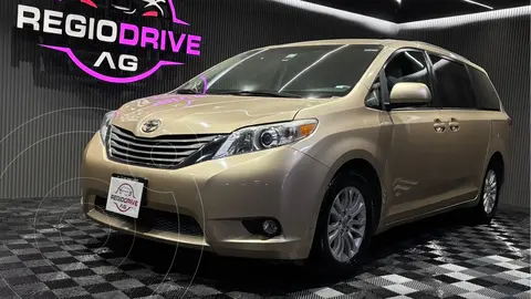 Toyota Sienna XLE 3.5L usado (2011) color Beige precio $199,900