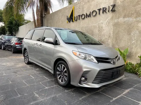 Toyota Sienna XLE 3.5L Piel usado (2020) color Plata precio $669,000