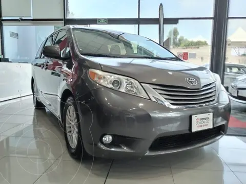 Toyota Sienna XLE 3.5L Piel usado (2016) color Gris Oscuro precio $324,000