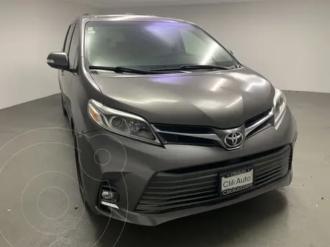 Toyota Sienna CE 3.5L usado (2019) color Plata financiado en mensualidades(enganche $146,000 mensualidades desde $16,300)