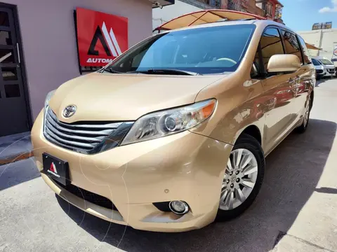 Toyota Sienna Limited 3.5L usado (2011) color Beige precio $250,000