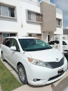 Toyota Sienna XLE usado (2014) color Blanco precio $289,000