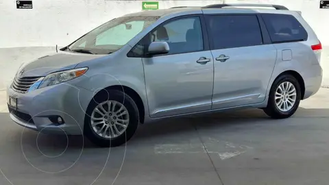 Toyota Sienna XLE 3.5L usado (2014) color Plata precio $294,000