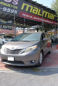Toyota Sienna XLE 3.5L Piel usado (2011) color Gris precio $173,000
