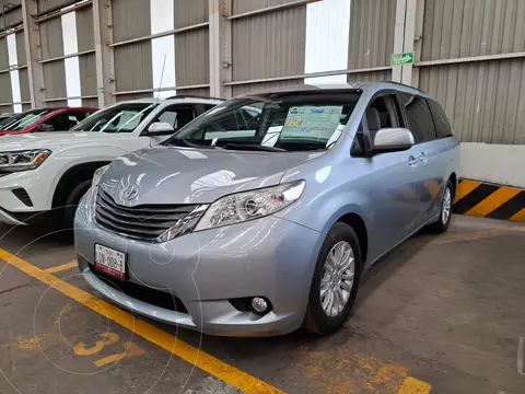 Toyota Sienna XLE 3.5L usado (2012) color Azul Metalizado precio $215,000