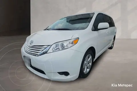 Toyota Sienna LE 3.5L usado (2017) color Blanco precio $345,000