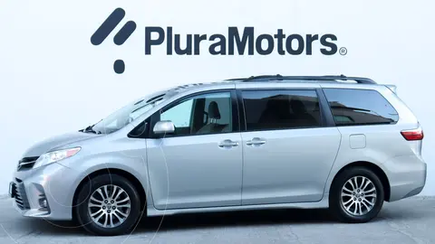 Toyota Sienna XLE 3.5L usado (2019) color plateado precio $384,000