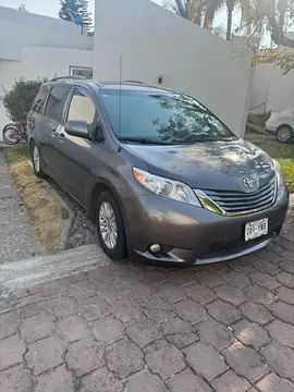 Toyota Sienna XLE 3.5L usado (2013) color Gris precio $225,000