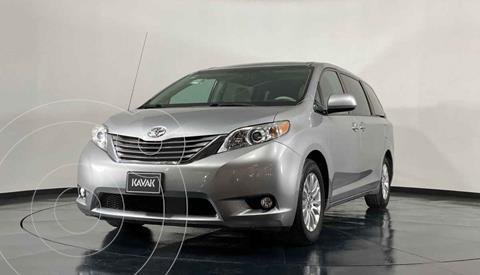 foto Toyota Sienna XLE 3.3L usado (2013) color Beige precio $277,999