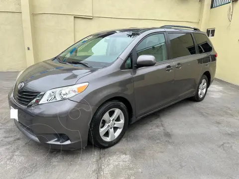 Toyota Sienna XLE 3.5L usado (2013) color Gris precio $235,000