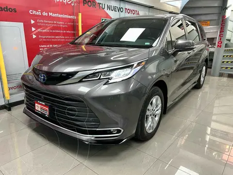 Toyota Sienna Limited usado (2023) color Gris precio $915,100