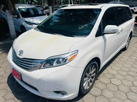 Toyota Sienna XLE 3.5L usado (2015) color Blanco precio $338,000