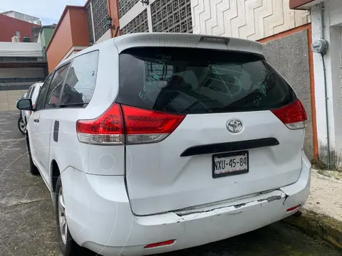 Toyota Sienna CE 3.5L usado (2011) color Blanco precio $130,000