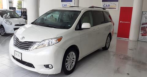foto Toyota Sienna XLE 3.5L usado (2017) color Blanco precio $314,900