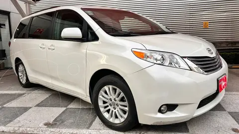 Toyota Sienna XLE 3.5L Piel usado (2015) color Blanco precio $285,000