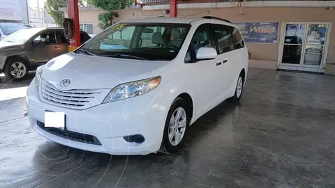 Toyota Sienna CE 3.5L usado (2015) color Blanco precio $259,000
