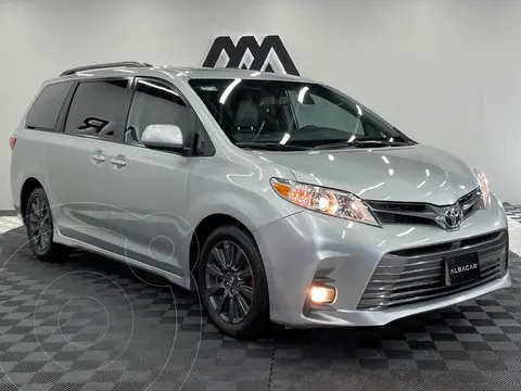 Toyota Sienna XLE Piel usado (2020) color plateado precio $489,999