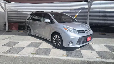 Toyota Sienna Limited usado (2020) color plateado precio $700,000