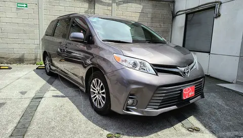 Toyota Sienna XLE 3.5L usado (2018) color Gris Oscuro precio $495,000