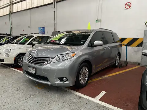 Toyota Sienna XLE 3.5L usado (2011) color Gris Platino precio $255,000