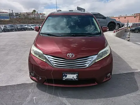 Toyota Sienna Limited 3.5L usado (2015) color Rojo precio $320,000