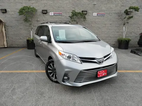 Toyota Sienna XLE 3.5L Piel usado (2018) color plateado precio $553,000