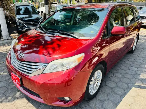 Toyota Sienna XLE 3.5L usado (2017) color Rojo precio $357,000