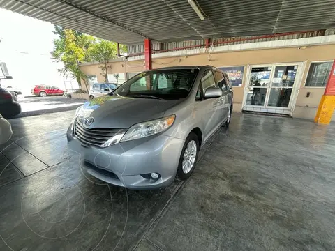 Toyota Sienna XLE 3.5L usado (2012) color Plata precio $235,000